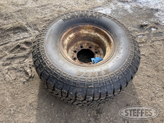 33/12.50R15 tire